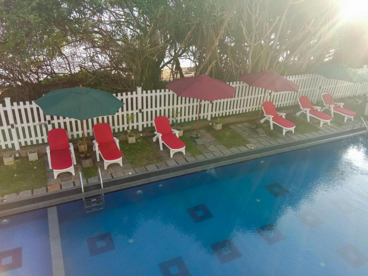 Ara Beach Resort Mirissa Dış mekan fotoğraf