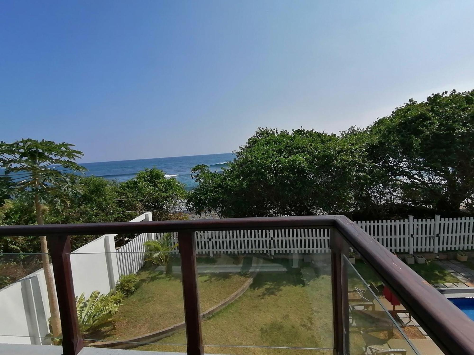 Ara Beach Resort Mirissa Dış mekan fotoğraf